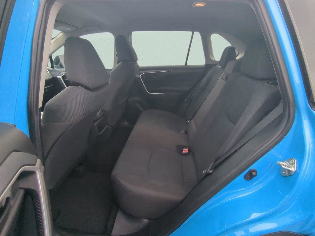 Used 2019 Toyota RAV4 LE image 14