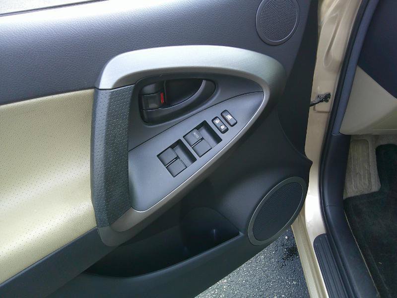 Used 2012 Toyota RAV4 Limited w/ Navigation Value Pkg FWD image 12