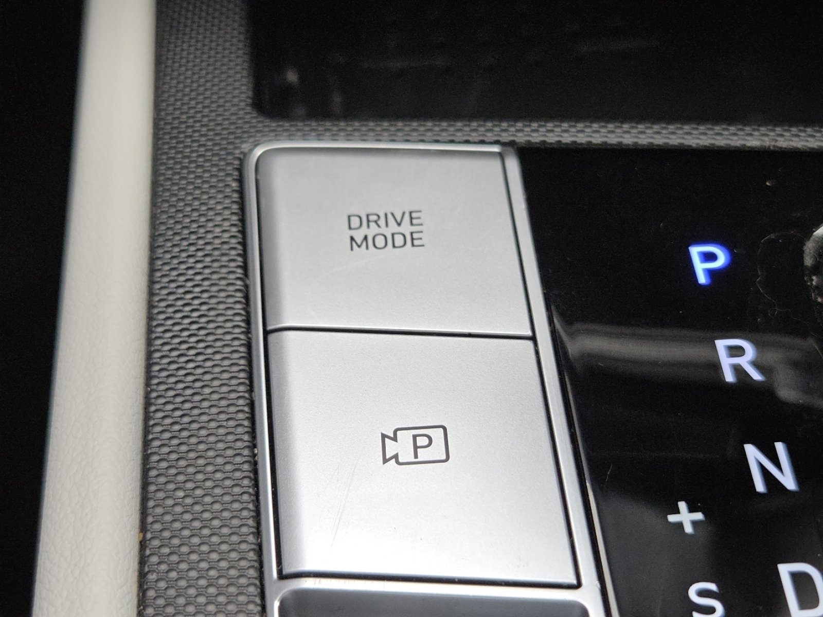 Used 2021 Hyundai Elantra Limited image 9