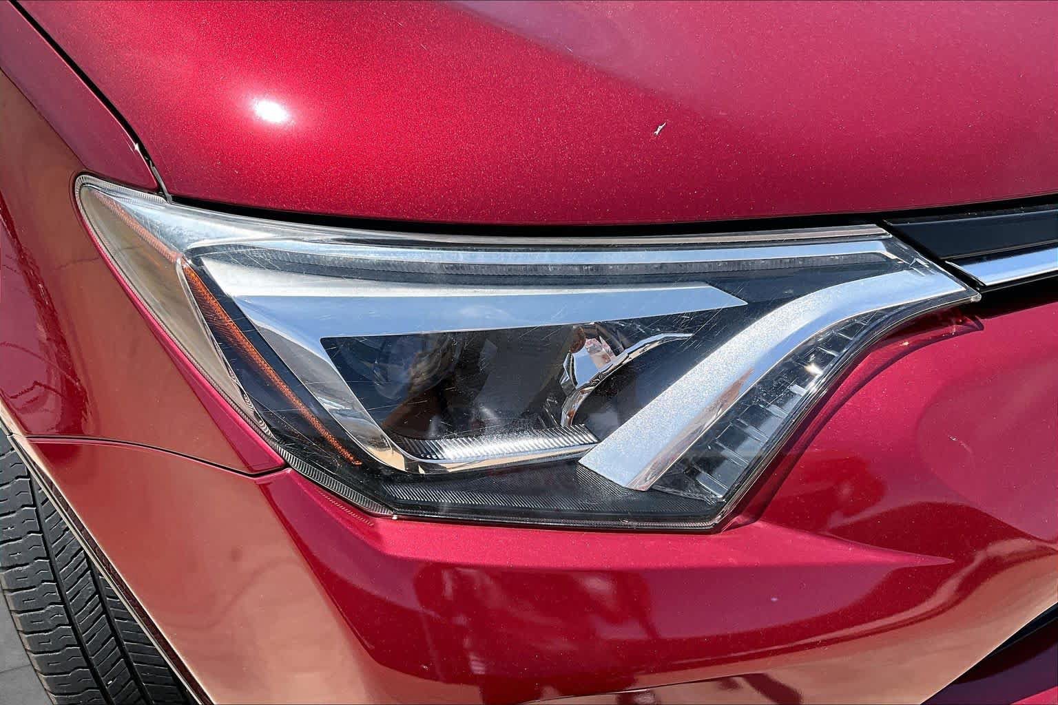 Used 2018 Toyota RAV4 Limited FWD image 27