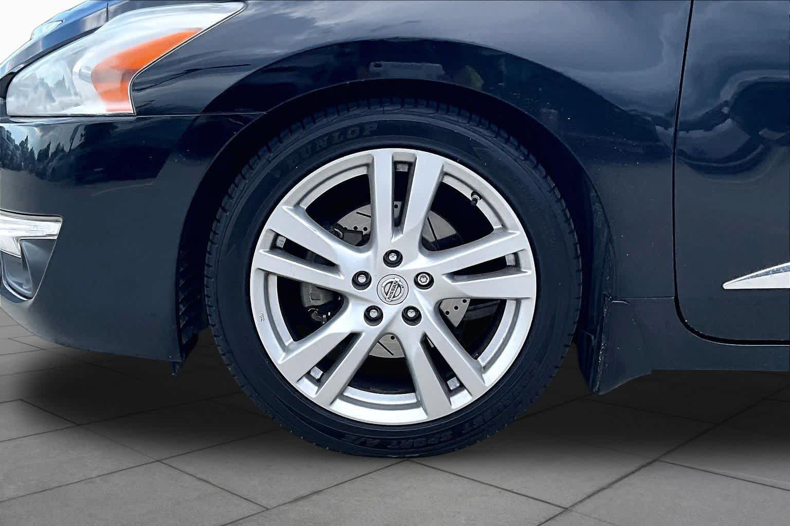 Used 2015 Nissan Altima 3.5 SL FWD image 10