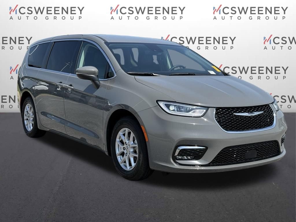 Used 2023 Chrysler Pacifica Touring-L FWD image 9