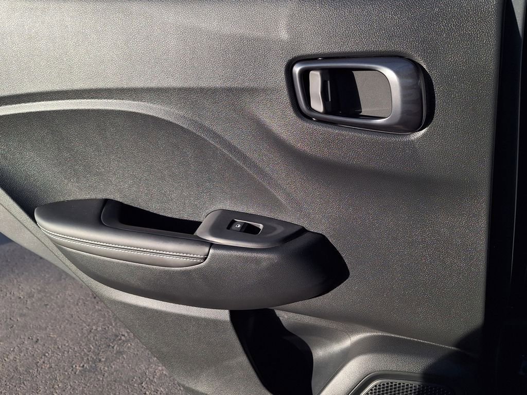 New 2024 Hyundai Venue Limited FWD image 13