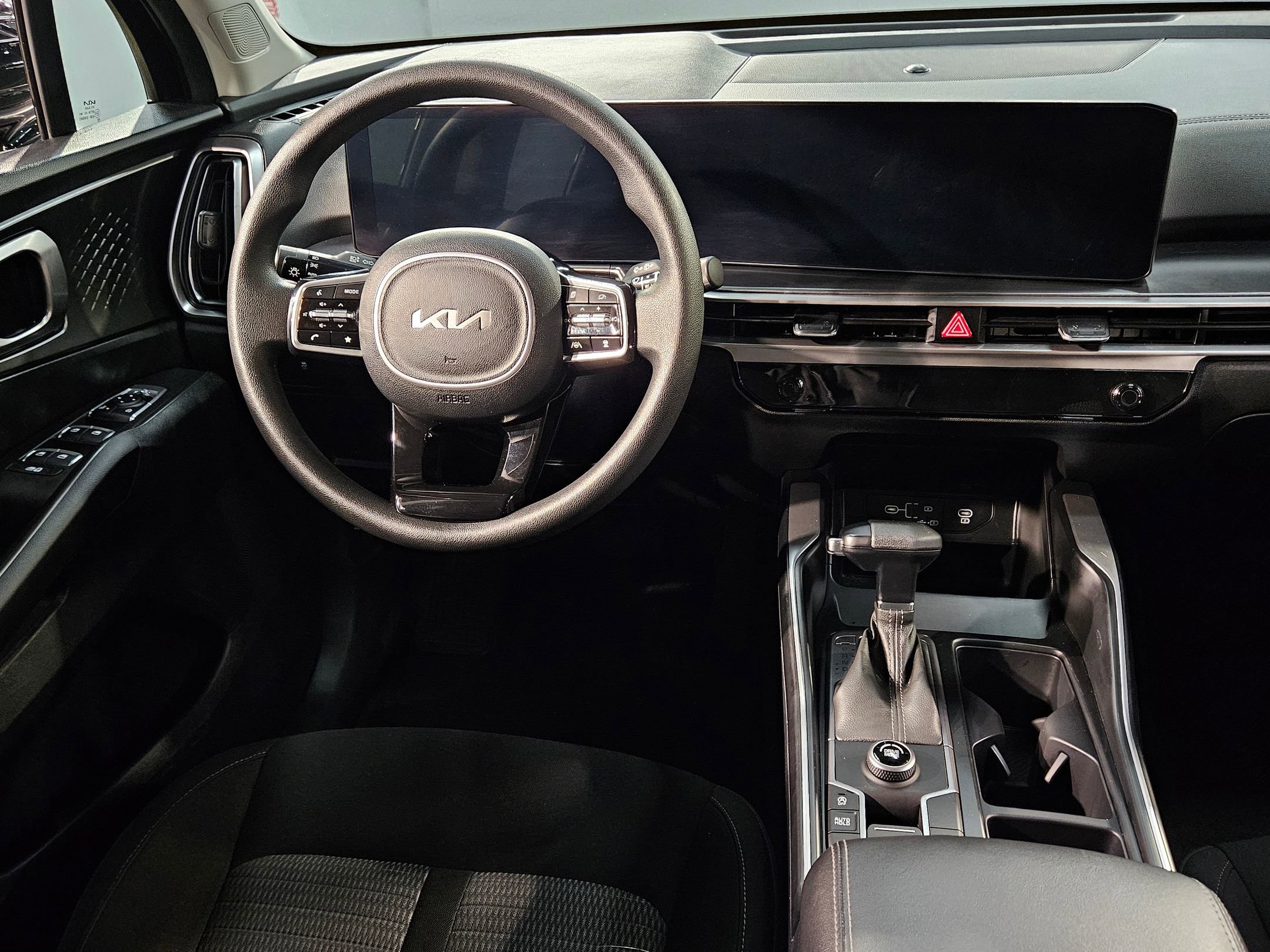 Used 2024 Kia Sorento LX image 9