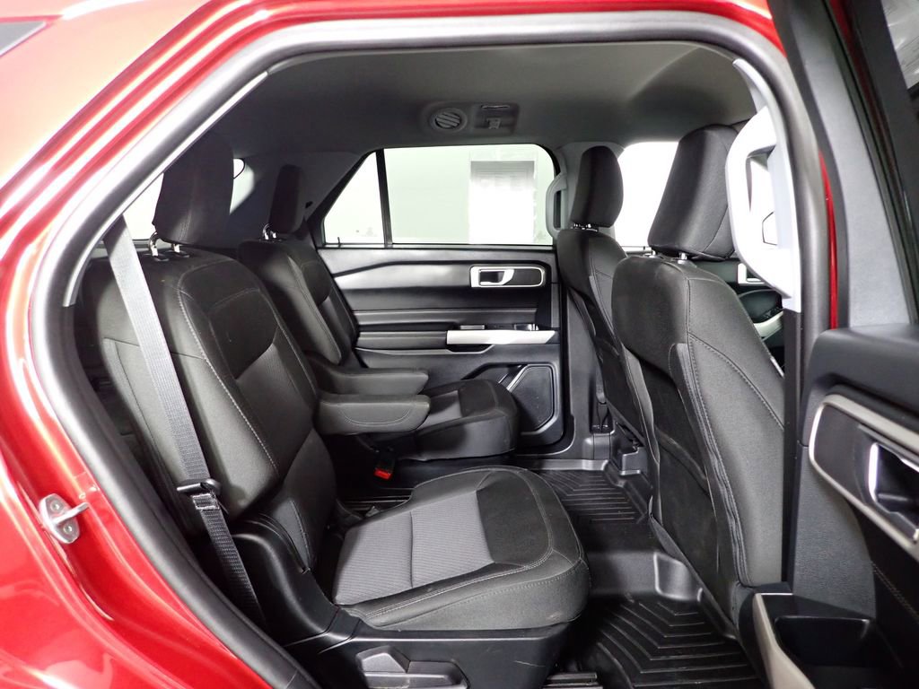 Used 2023 Ford Explorer XLT AWD/4WD image 34