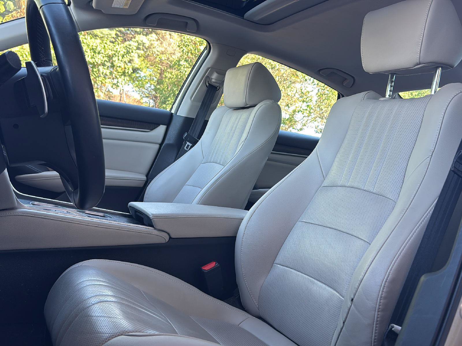 Used 2020 Honda Accord Touring image 2