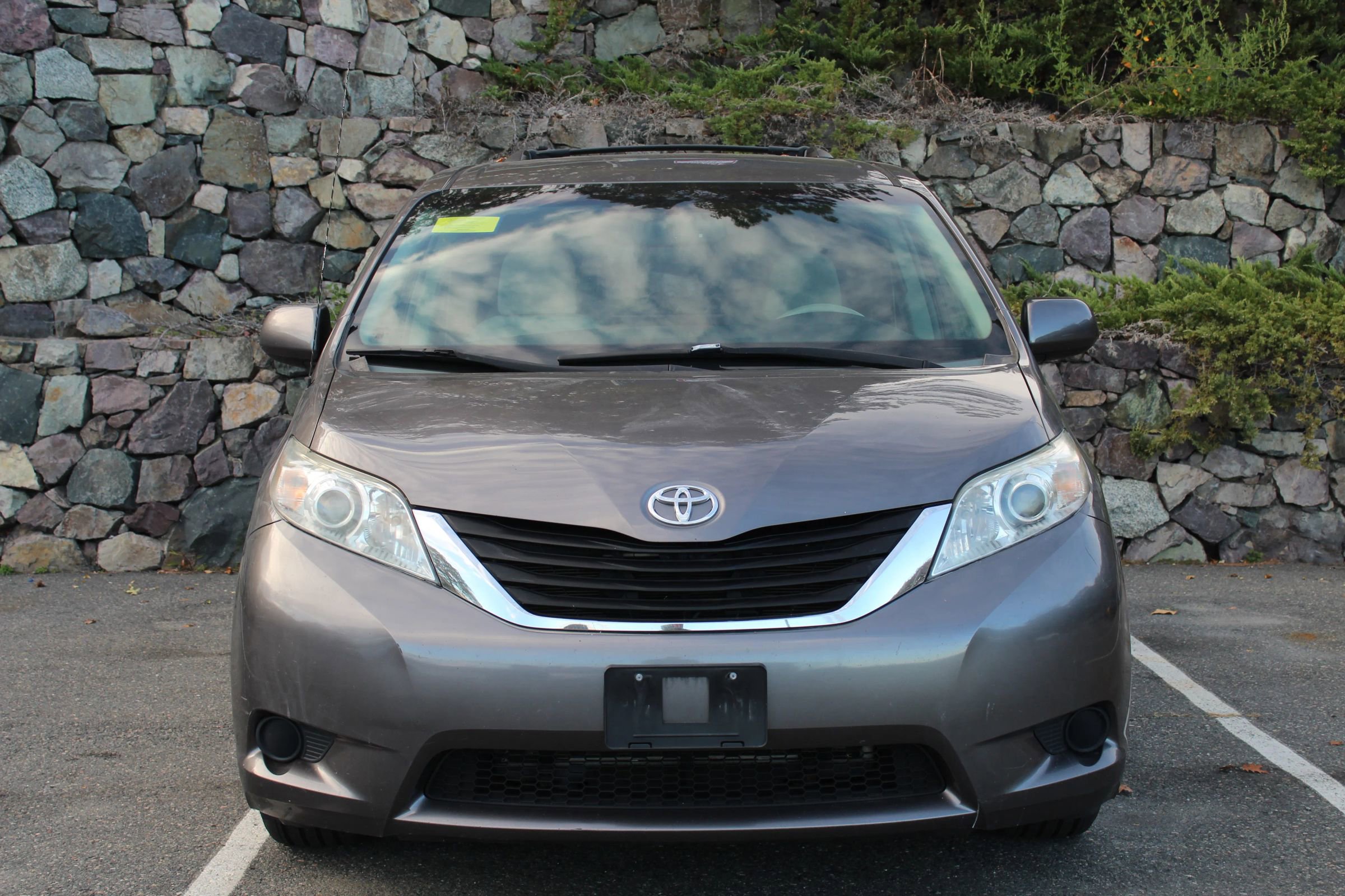 Used 2011 Toyota Sienna LE image 3