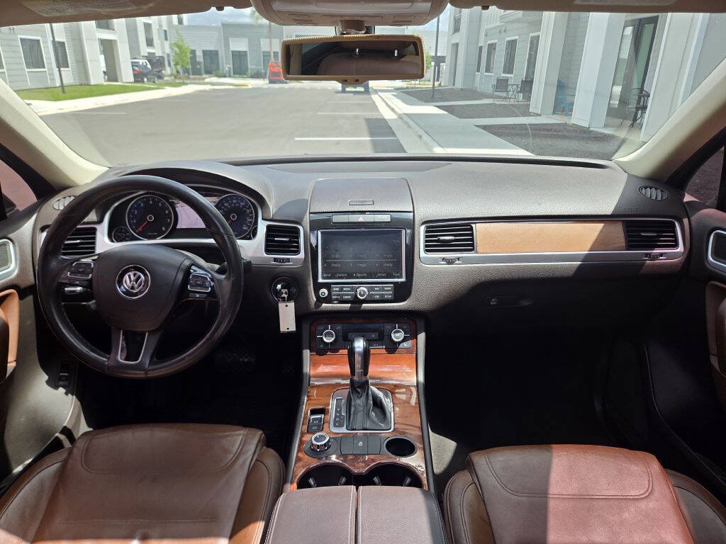 Used 2011 Volkswagen Touareg VR6 AWD/4WD image 18