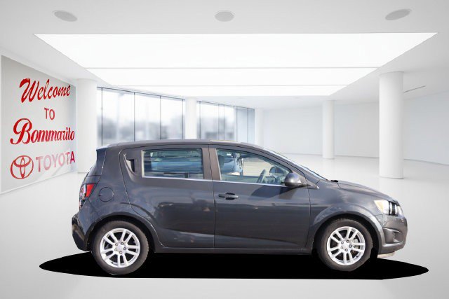 Used 2015 Chevrolet Sonic LT w/ Fun and Sun Package FWD image 5