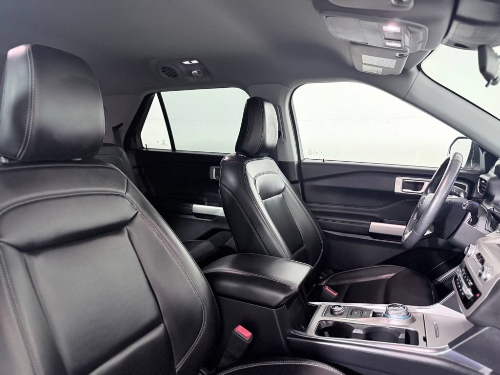 Used 2021 Ford Explorer XLT w/ Equipment Group 202A AWD/4WD image 27