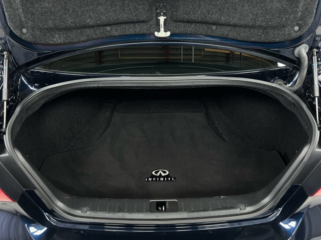 Used 2018 INFINITI Q70 Luxe w/ Sport Package AWD/4WD image 39