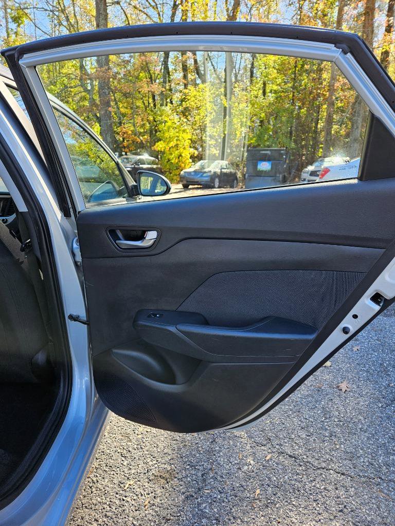 Used 2020 Hyundai Accent SE image 31