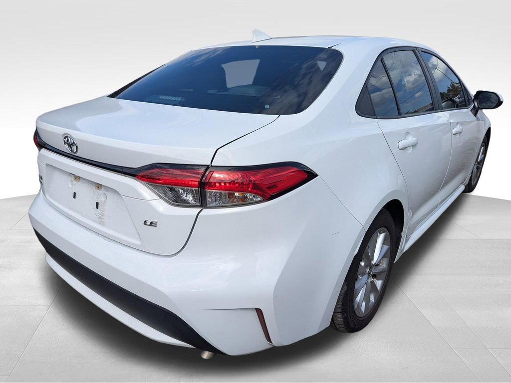 Used 2021 Toyota Corolla LE w/ LE Convenience Package image 9