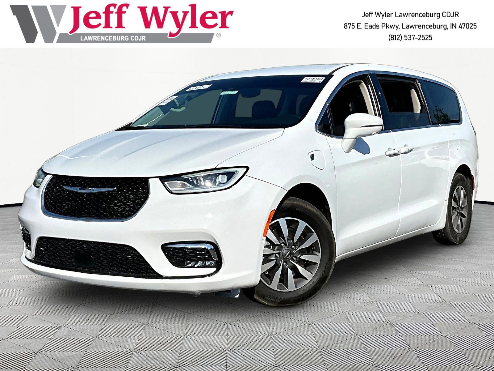 Used 2022 Chrysler Pacifica Touring-L w/ Uconnect Theater Family Group