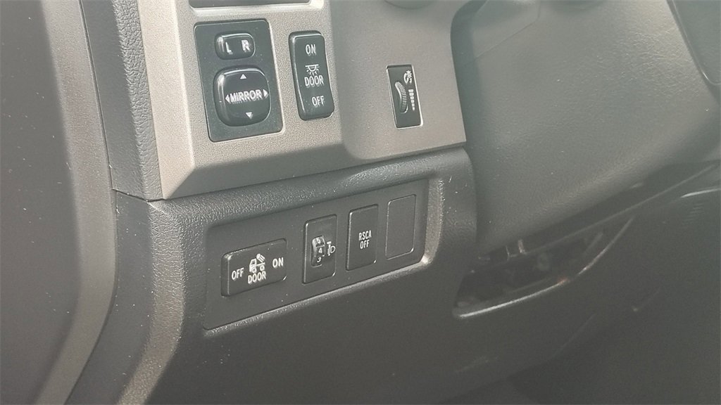 Used 2011 Toyota Tundra 4x4 CrewMax image 10