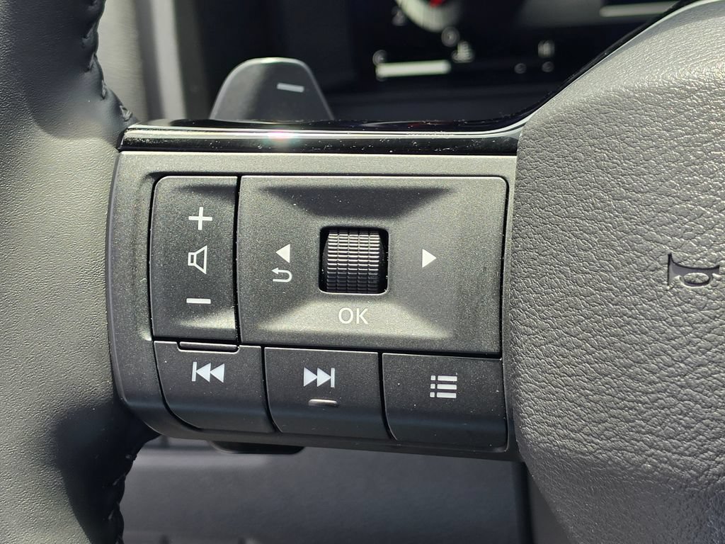 Used 2025 Nissan Rogue SL w/ Tech Package AWD/4WD image 17
