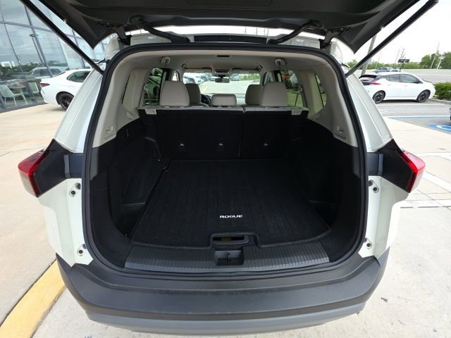 Used 2023 Nissan Rogue SV image 26
