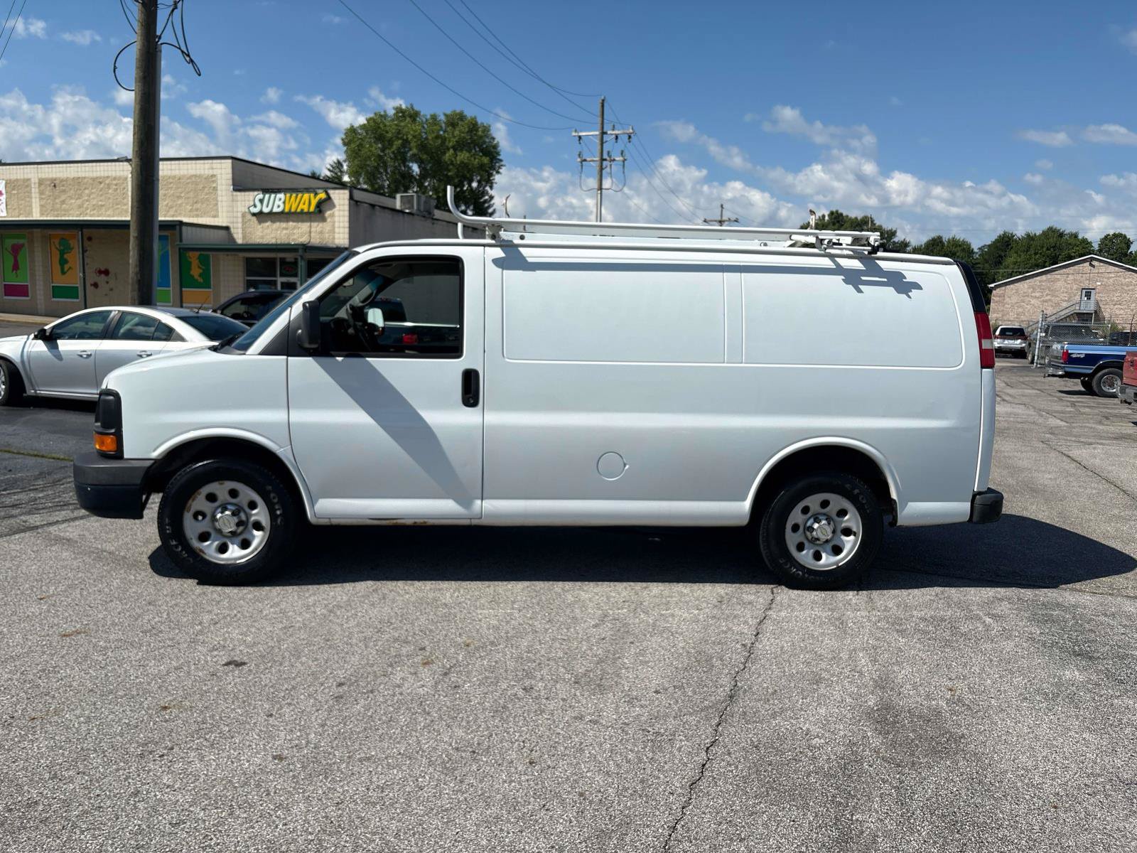 Used 2014 Chevrolet Express 1500 RWD image 2