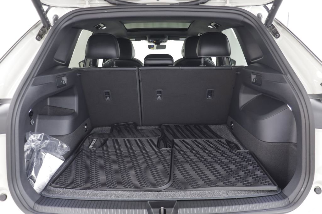Used 2025 Volkswagen Tiguan SE R-Line AWD/4WD image 17