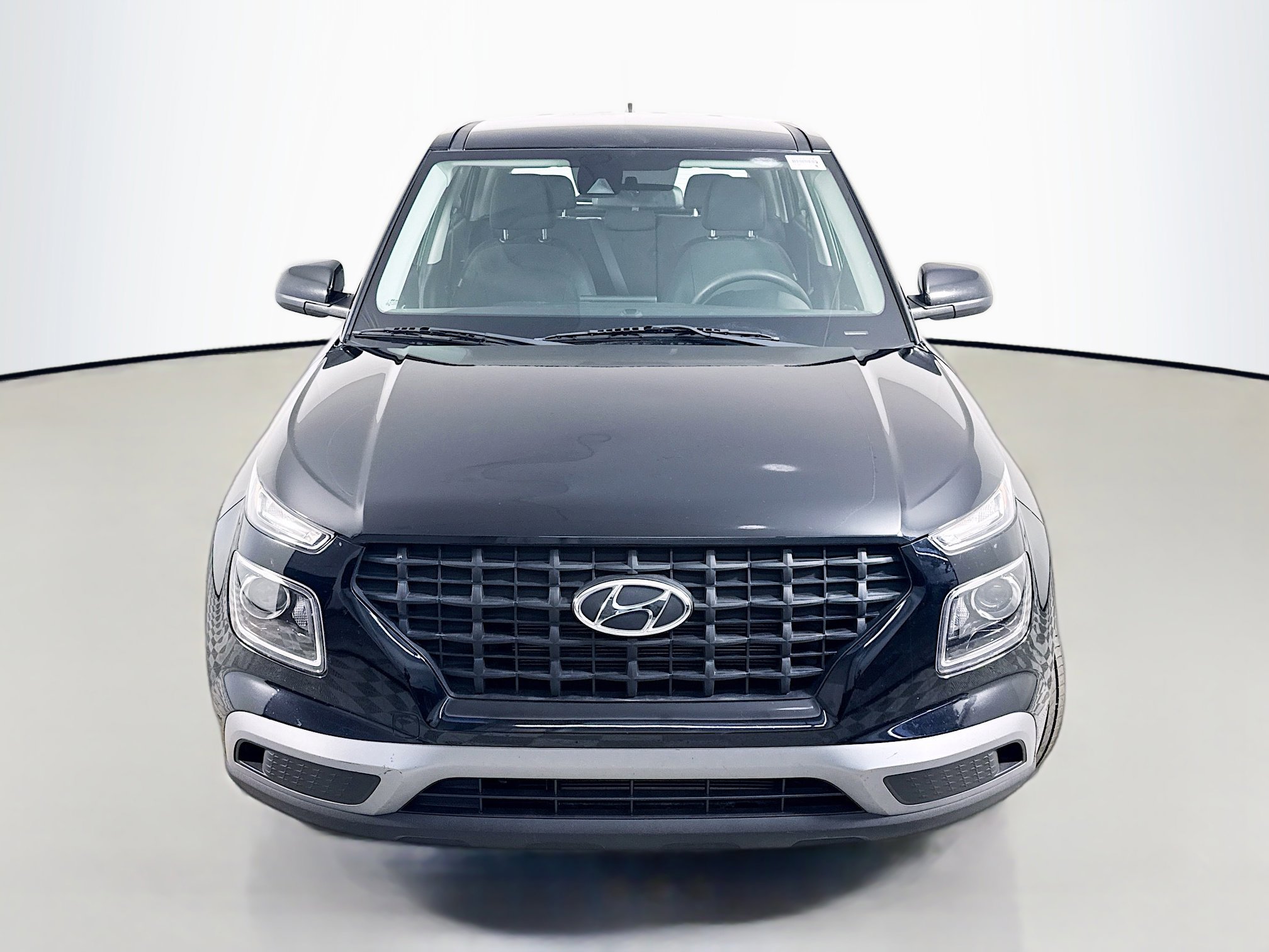 Used 2022 Hyundai Venue SE image 2