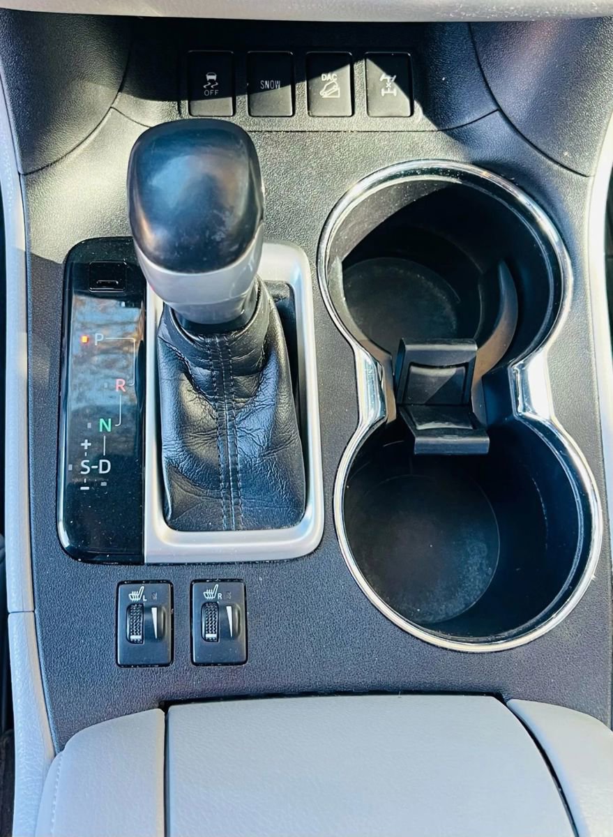 Used 2018 Toyota Highlander XLE image 17