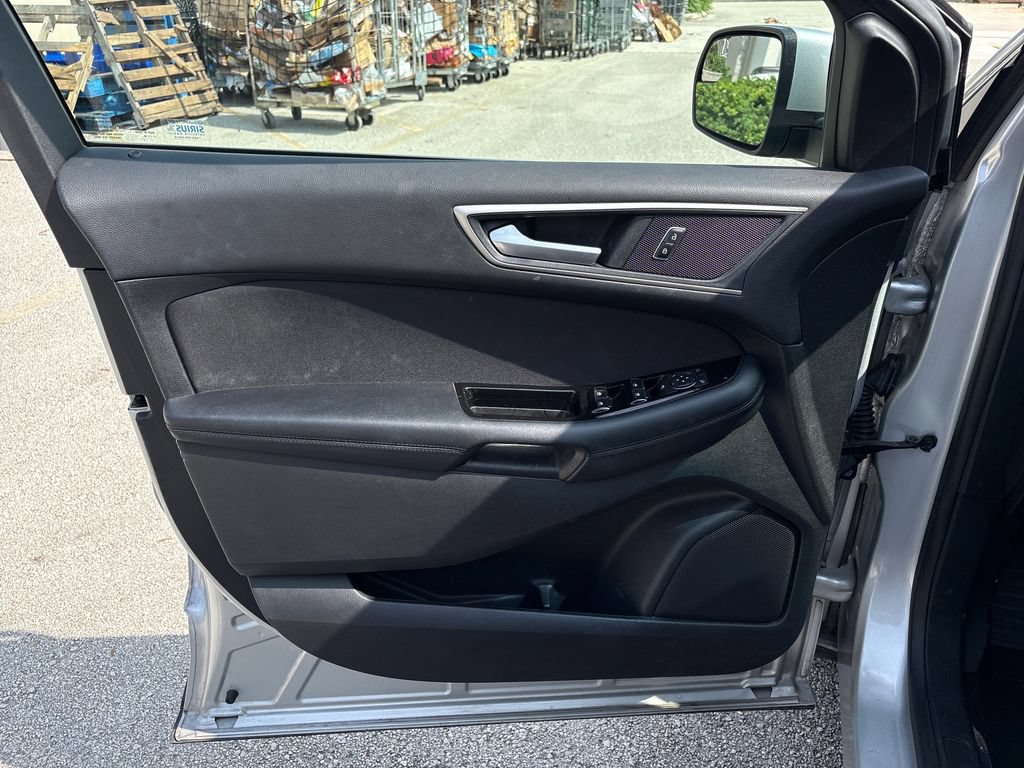 Used 2018 Ford Edge SEL AWD/4WD image 25