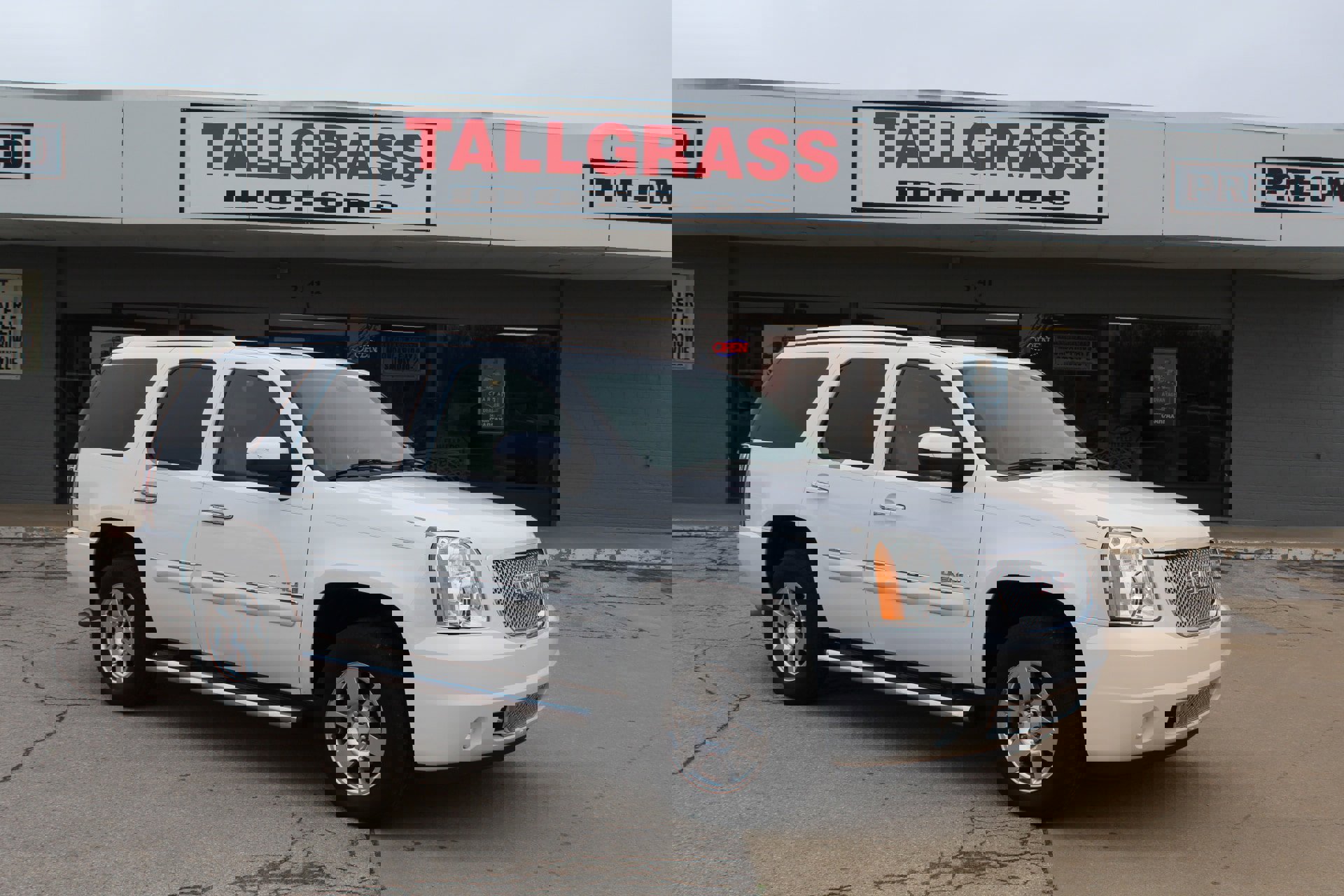 Used 2007 GMC Yukon Denali image 2