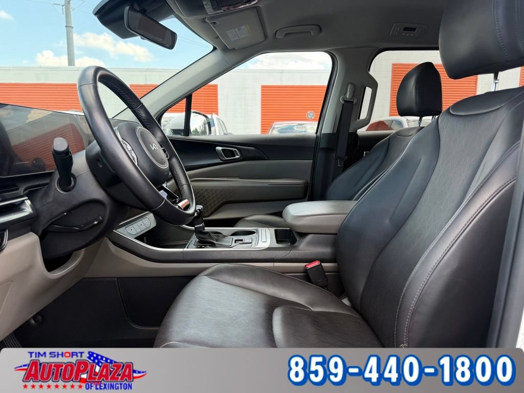 Used 2025 Kia Carnival FWD image 30