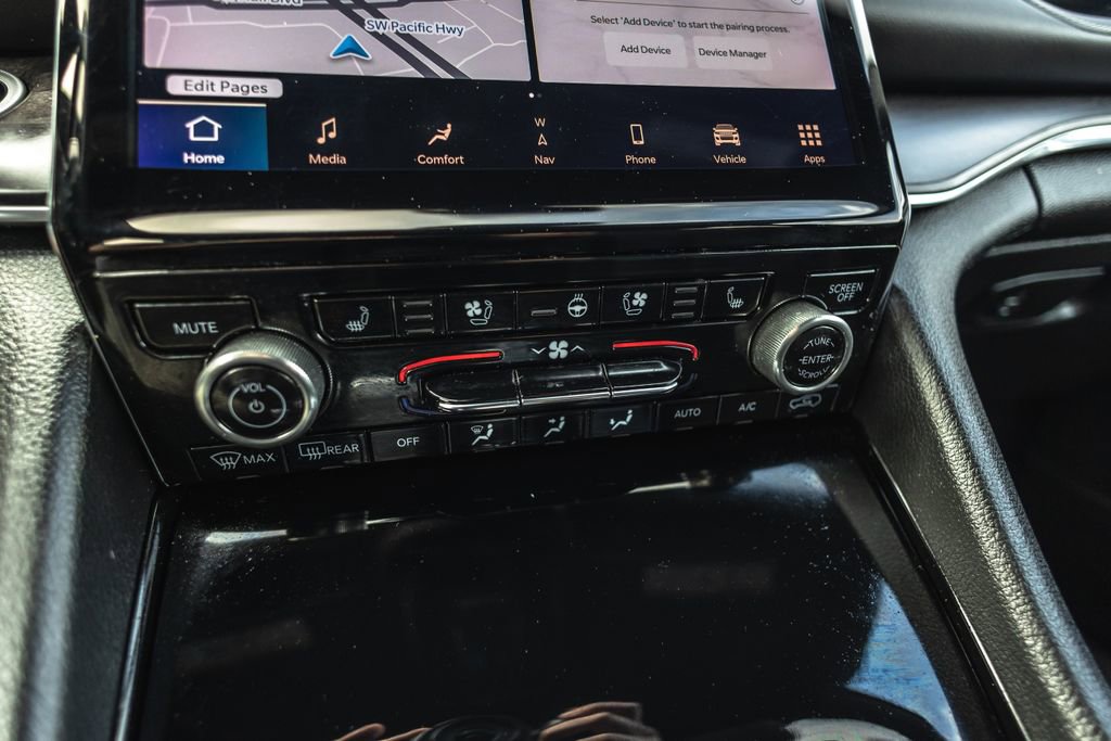 Used 2023 Jeep Grand Cherokee Overland w/ Rear Seat Video Group I AWD/4WD image 16