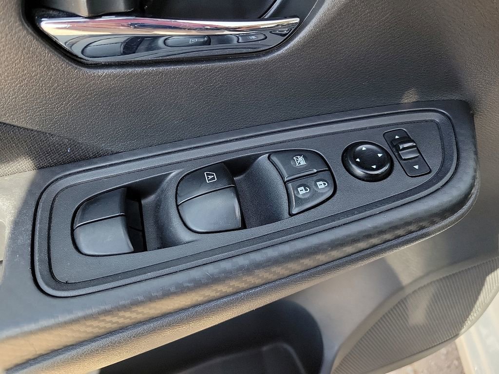 Used 2022 Nissan Versa SV FWD image 18