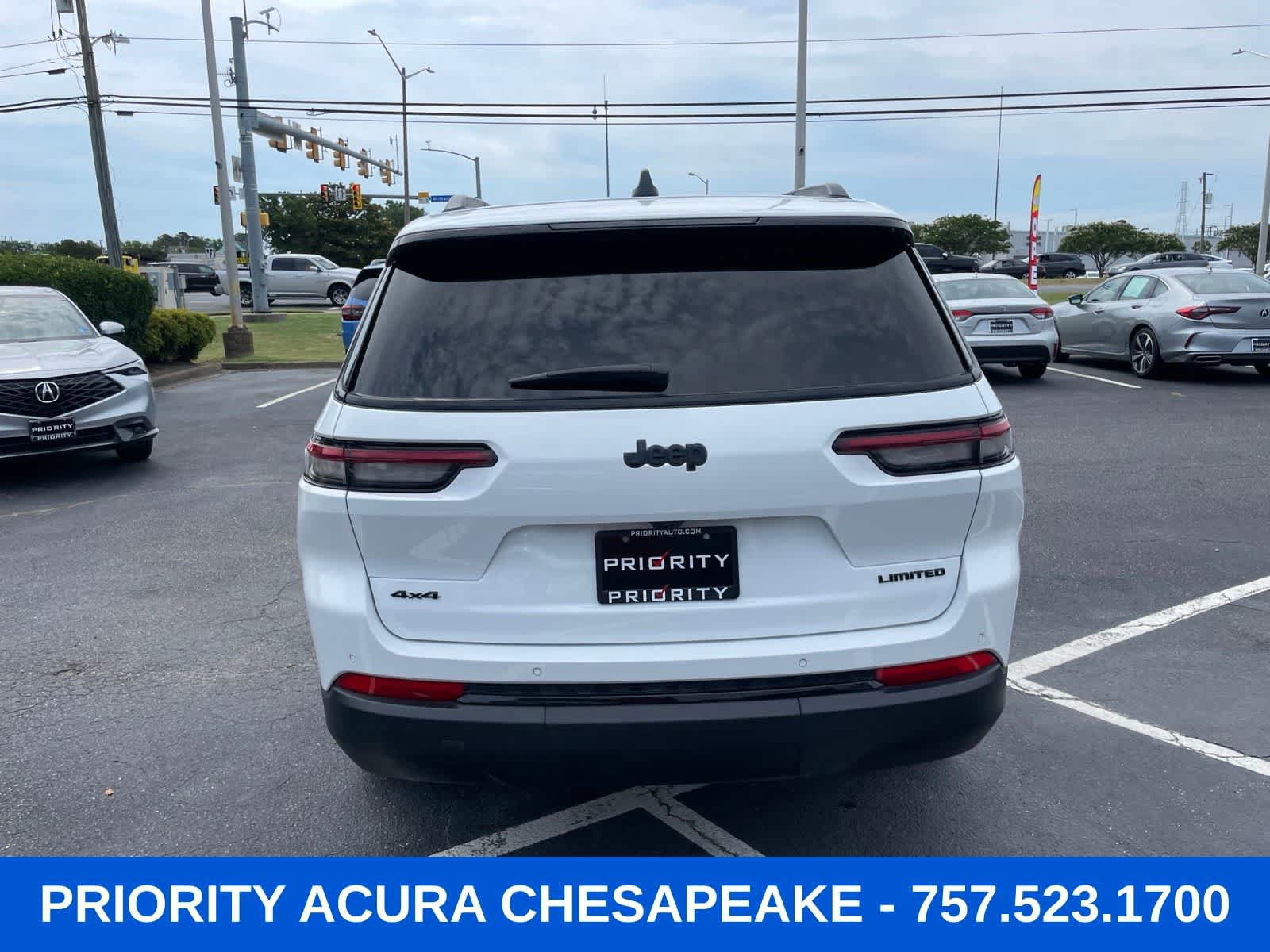 Used 2025 Jeep Grand Cherokee L Limited w/ Black Appearance Package AWD/4WD image 4