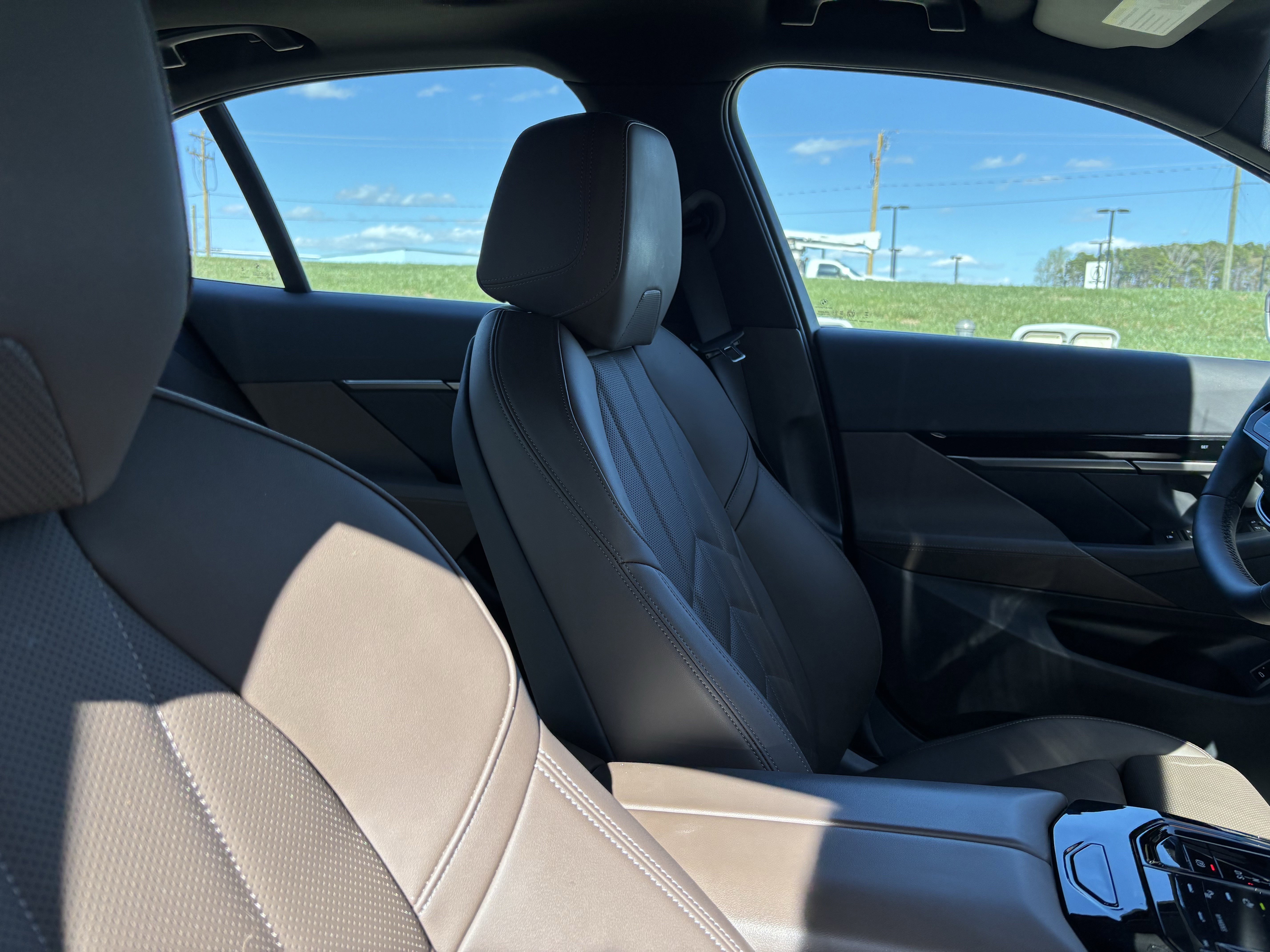 Certified 2025 BMW 530i image 35