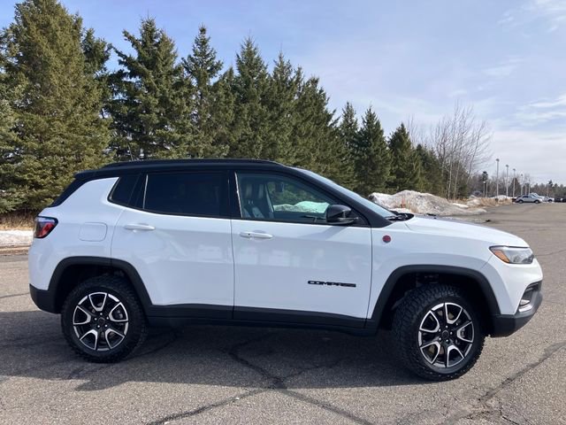 Used 2025 Jeep Compass Trailhawk image 24