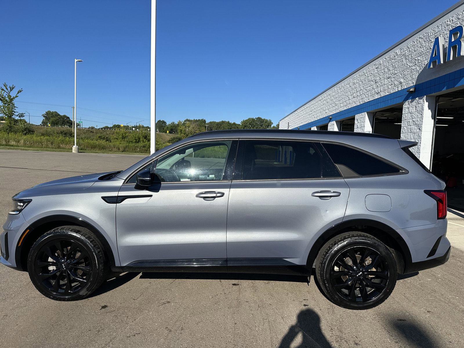 Used 2022 Kia Sorento SX image 3