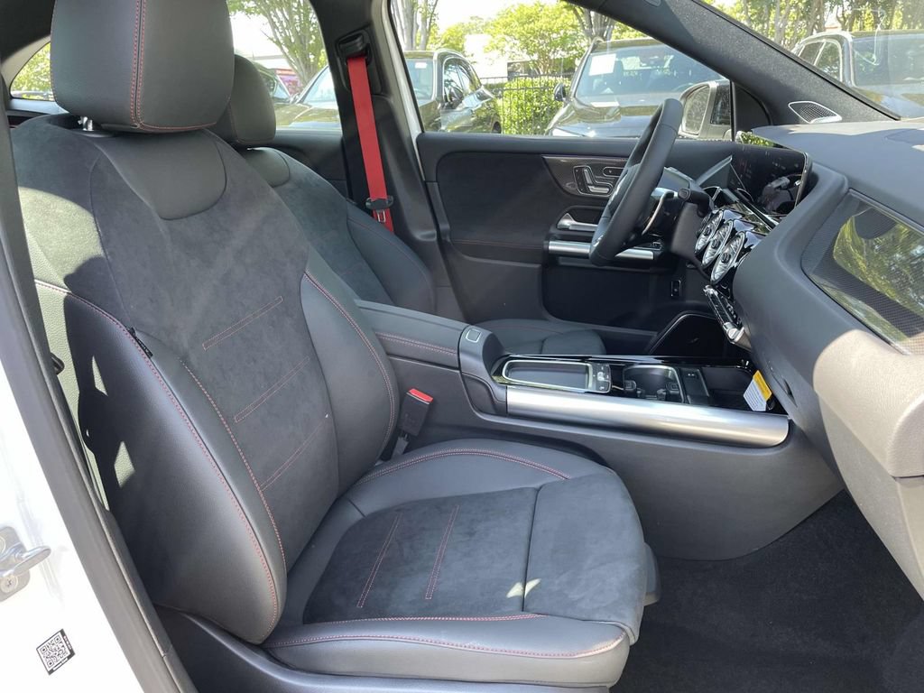 Used 2025 Mercedes-Benz GLA 35 AMG 4MATIC image 11
