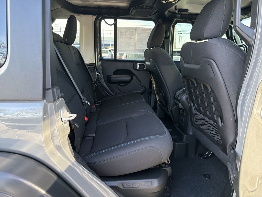 Used 2022 Jeep Wrangler Unlimited Rubicon 4xe w/ Cold Weather Group AWD/4WD image 18