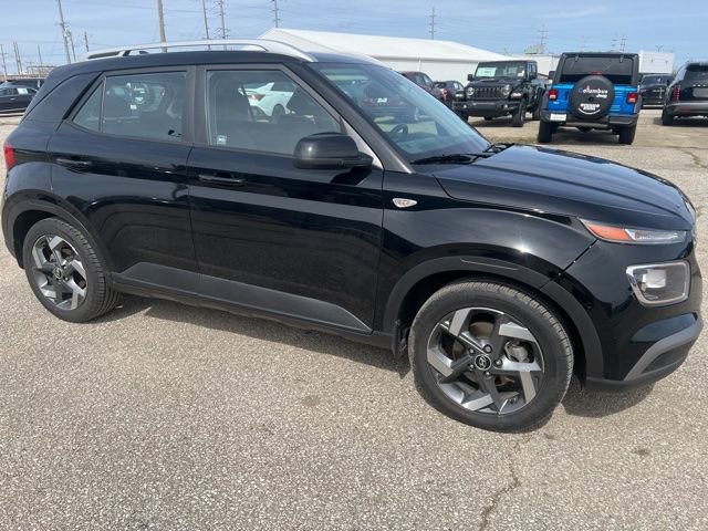 Used 2021 Hyundai Venue SEL image 3
