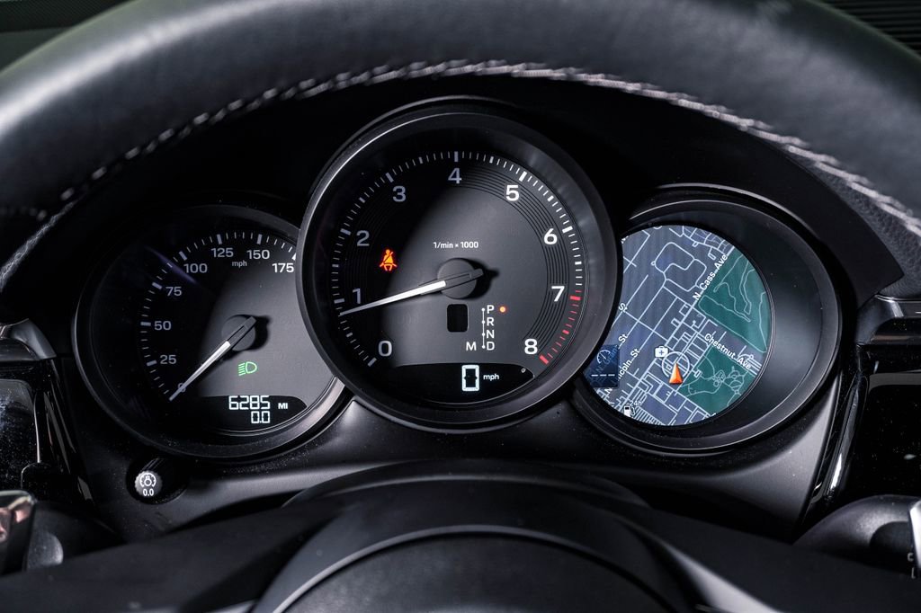 Certified 2025 Porsche Macan image 19