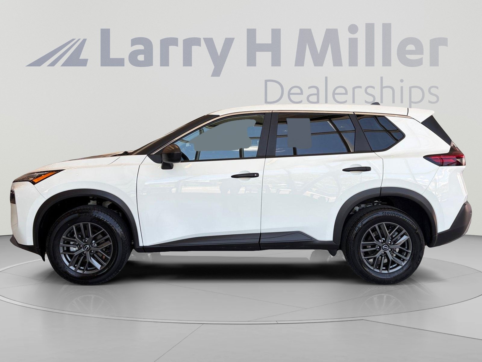 Used 2023 Nissan Rogue S FWD image 2