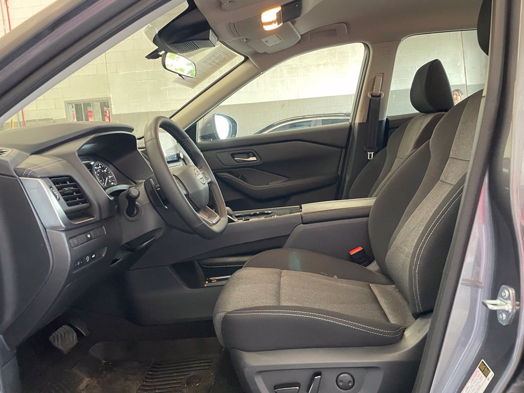 Certified 2026 Nissan Rogue SV FWD image 10