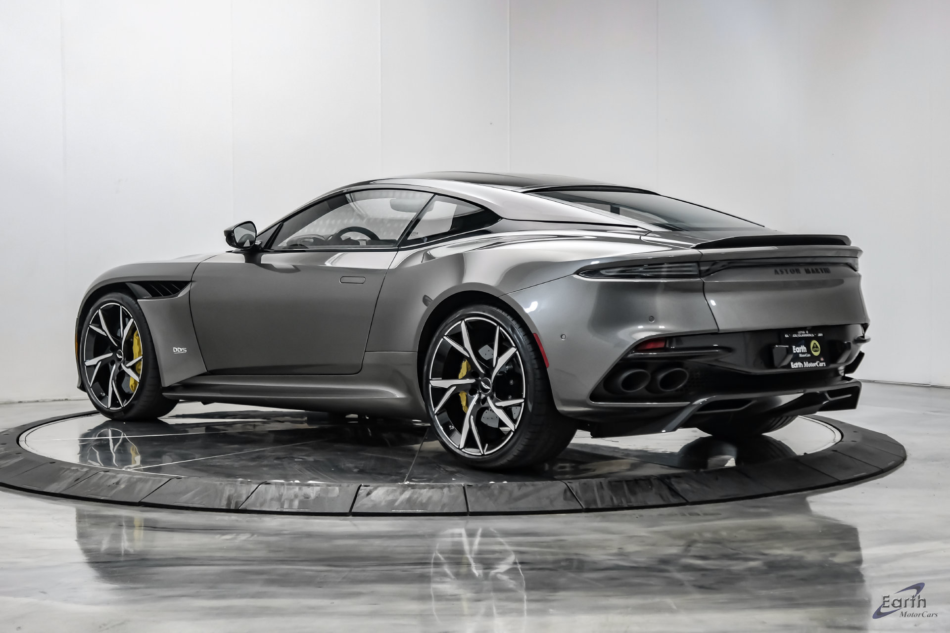 Used 2019 Aston Martin DBS Superleggera RWD image 11