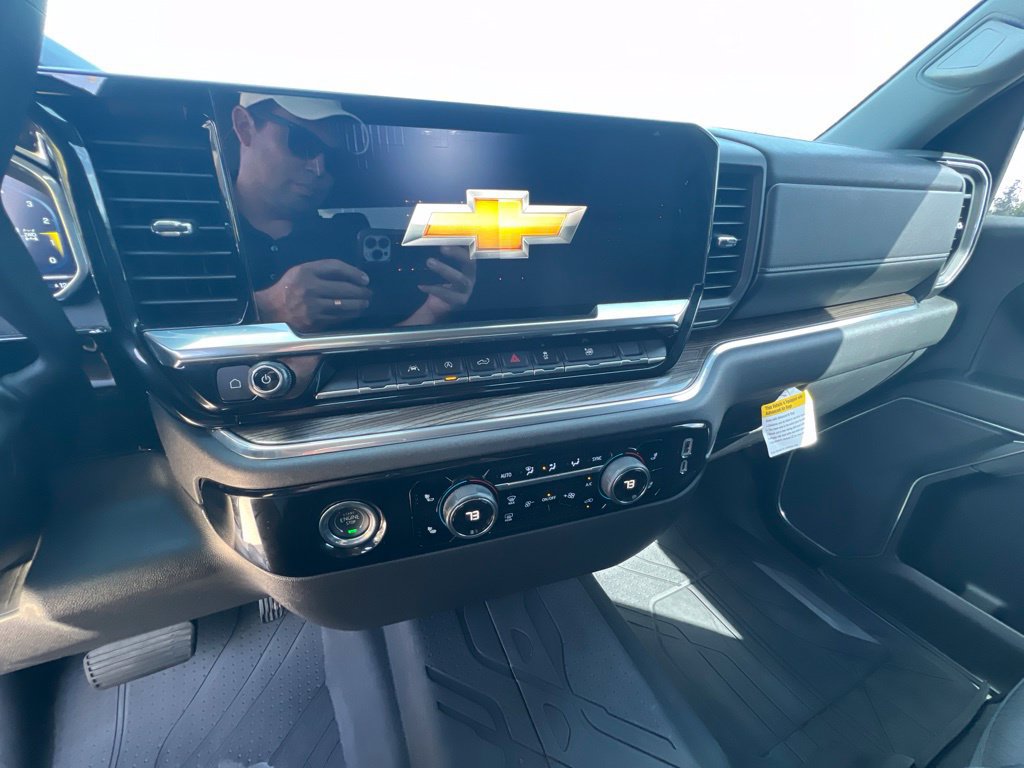 Used 2023 Chevrolet Silverado 1500 LT AWD/4WD image 38