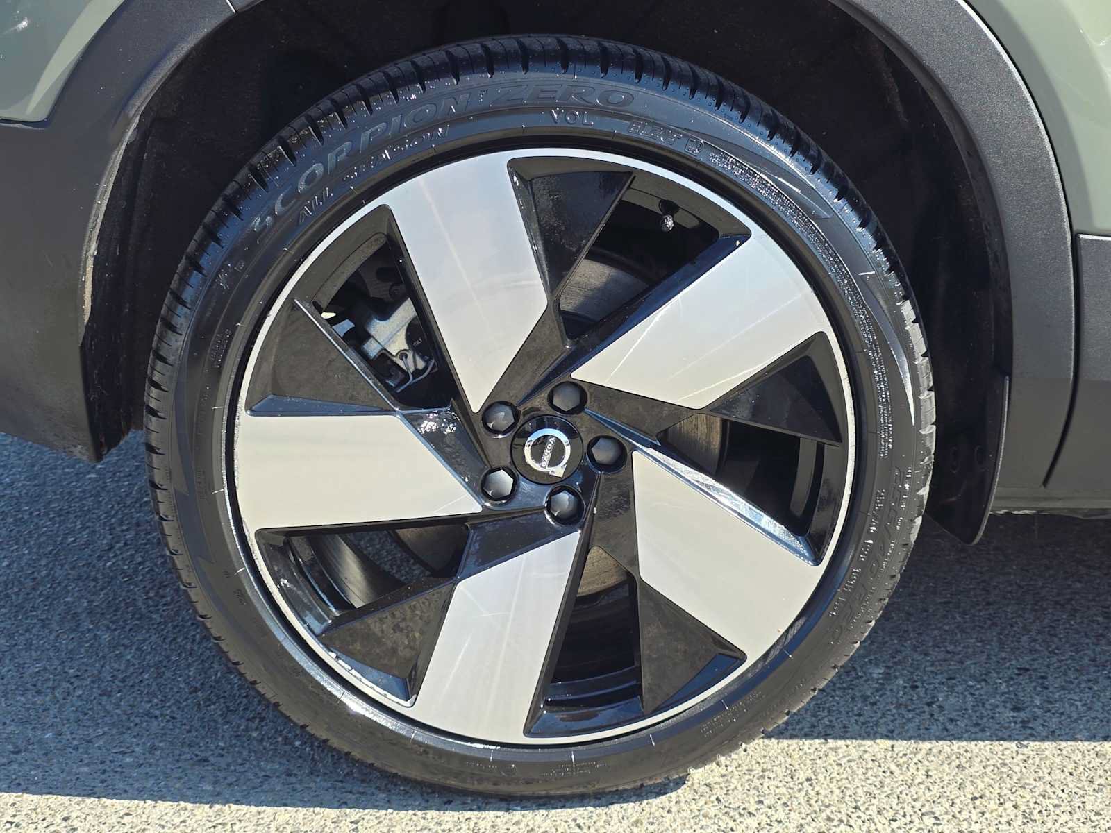 Used 2023 Volvo C40 P8 Recharge Ultimate w/ Protection Package Premier AWD/4WD image 10