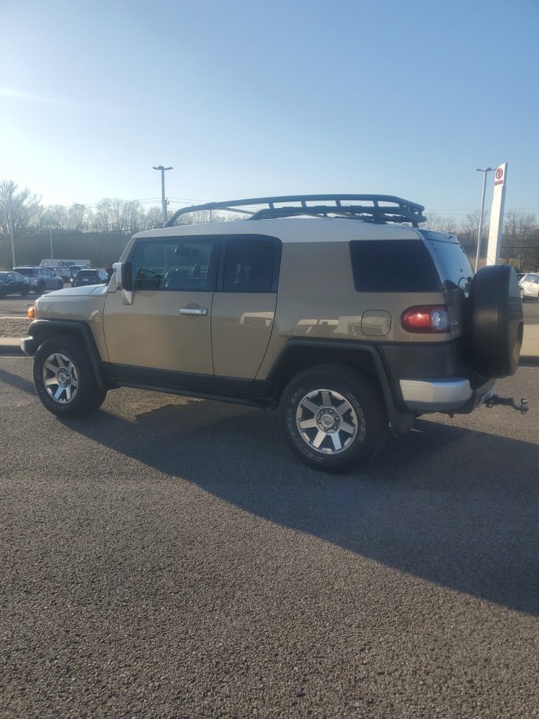 Used 2014 Toyota FJ Cruiser Base image 2
