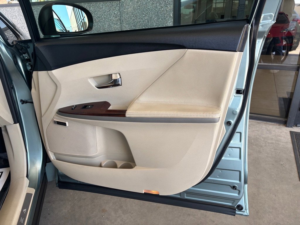 Used 2011 Toyota Venza w/ Leather Pkg FWD image 38