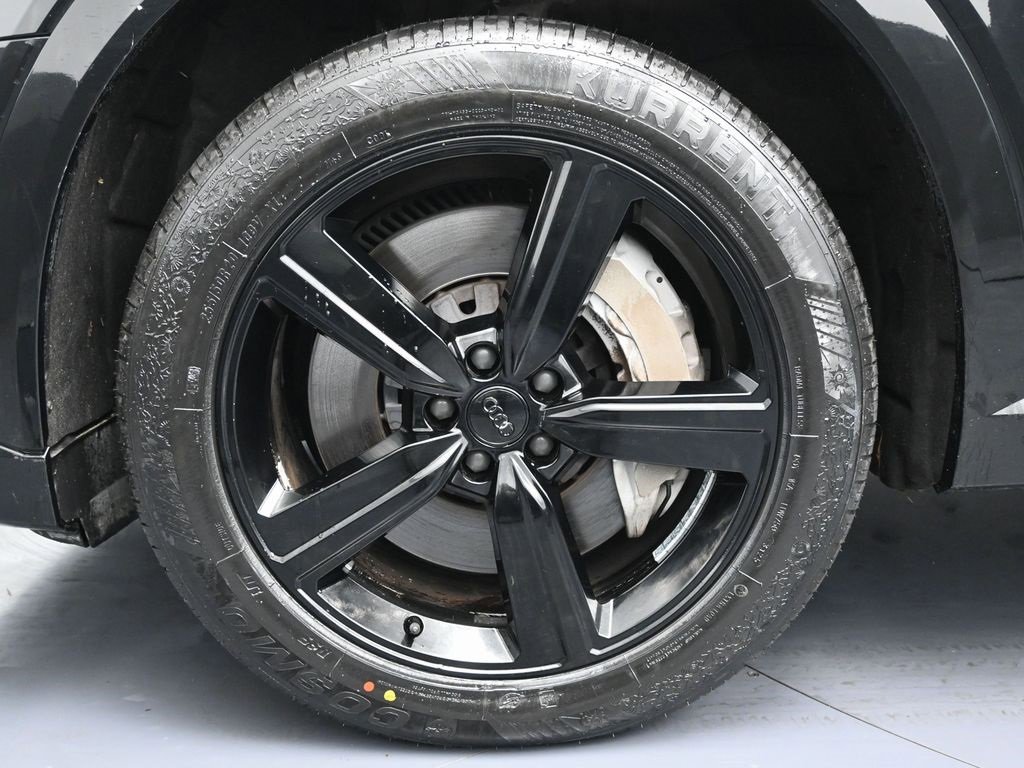 Used 2019 Audi e-tron Prestige w/ Prestige Package image 12