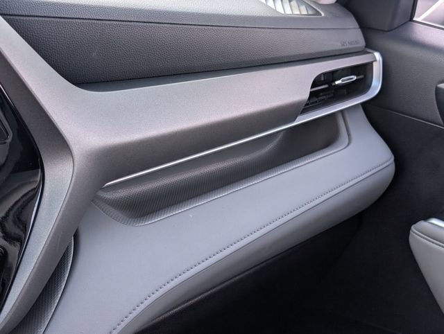 Used 2022 Toyota Highlander XLE image 28