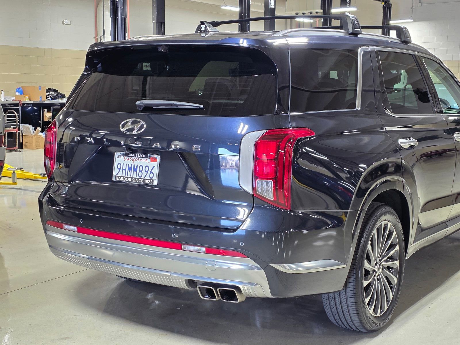 Used 2024 Hyundai Palisade Calligraphy image 11