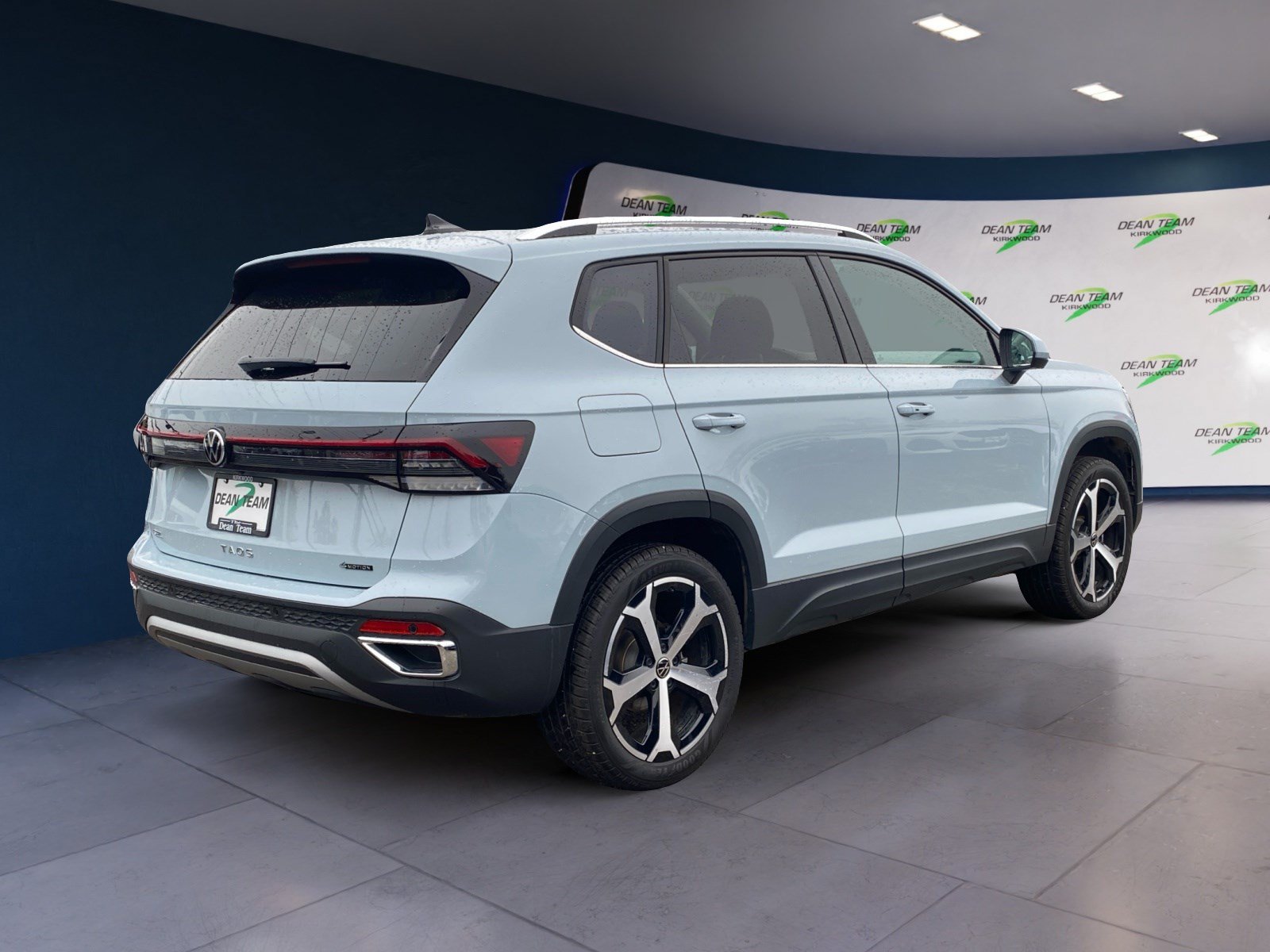 Used 2025 Volkswagen Taos SEL AWD/4WD image 4