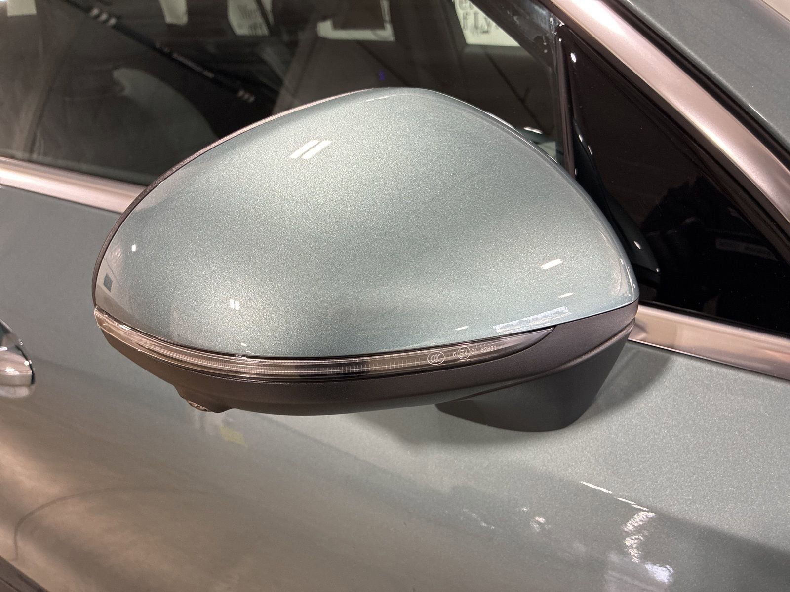 Used 2025 Mercedes-Benz GLC 300 4MATIC image 32